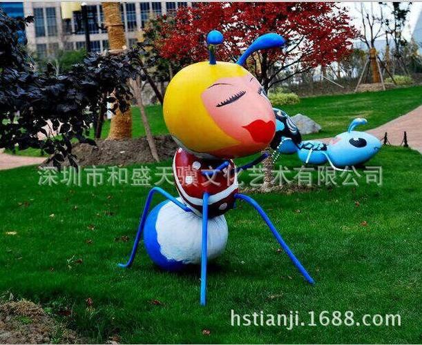 东莞雕塑工厂定制玻璃钢蚂蚁,草地园林景观雕塑,城市公共艺术